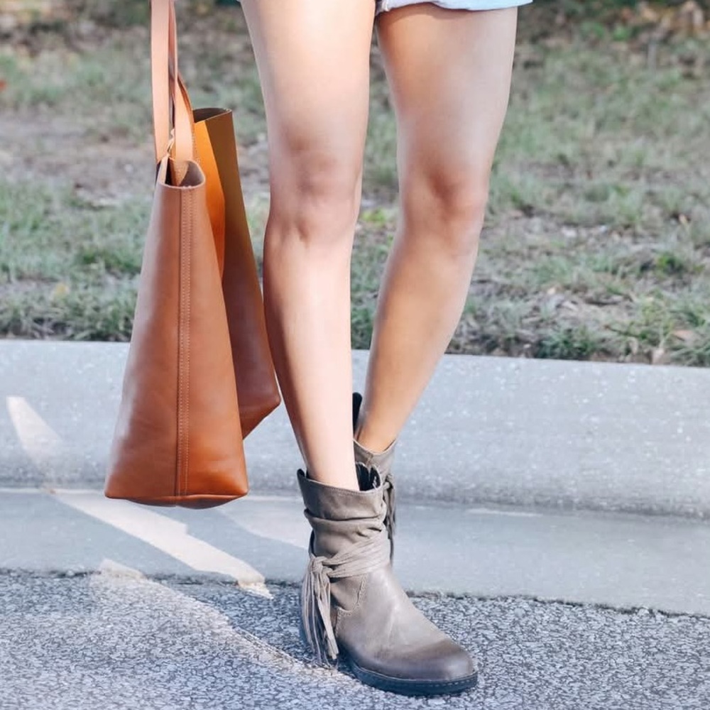 Born “Cross Fringe” Distressed Suede Leather Slouch Ankle Boot in Tan Sz 6